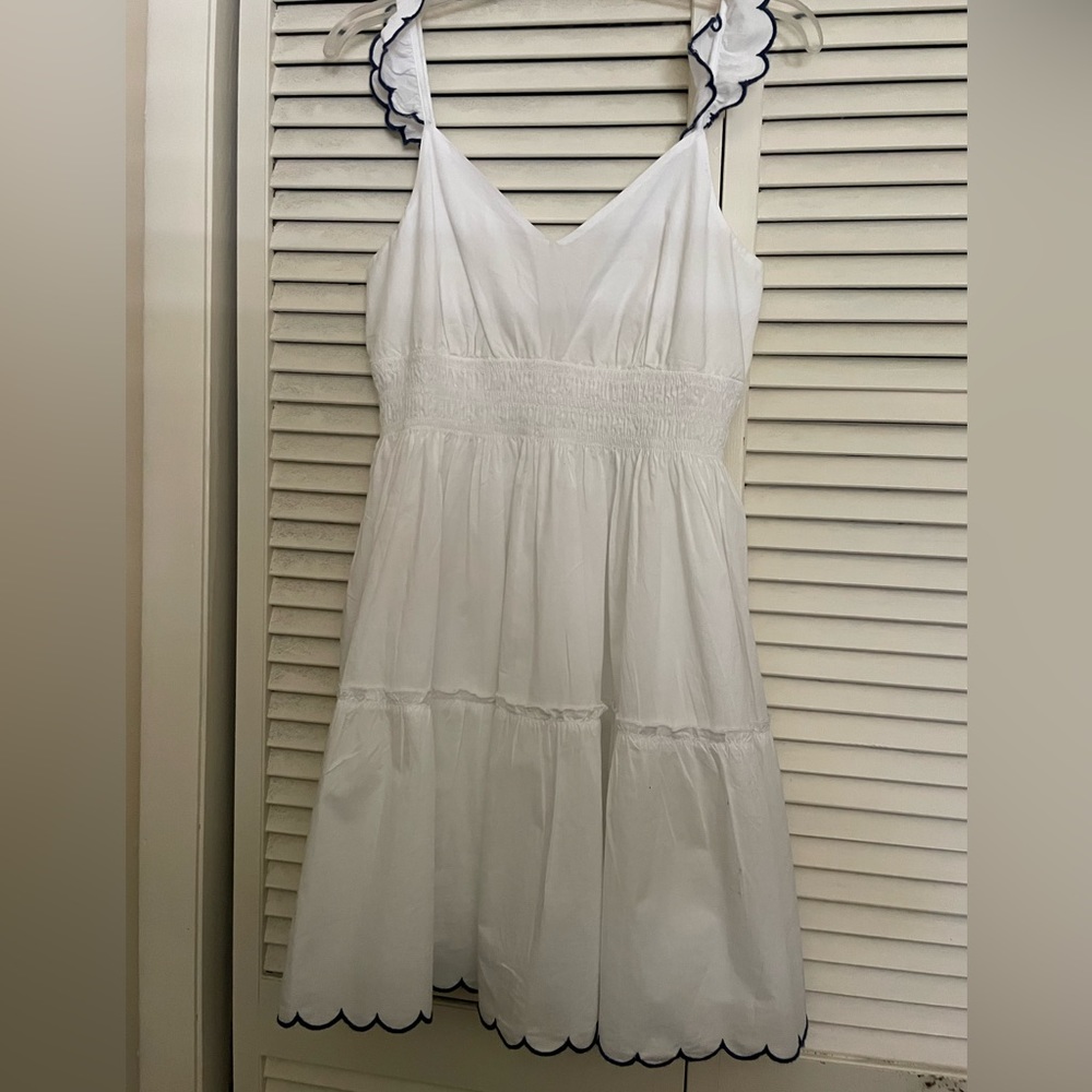 White vineyard vines short midi dress